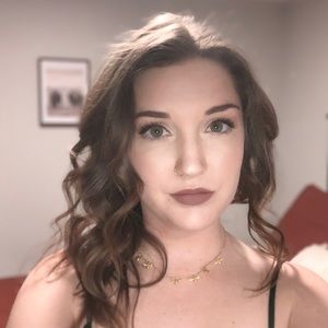 Meet your Posher, Leah